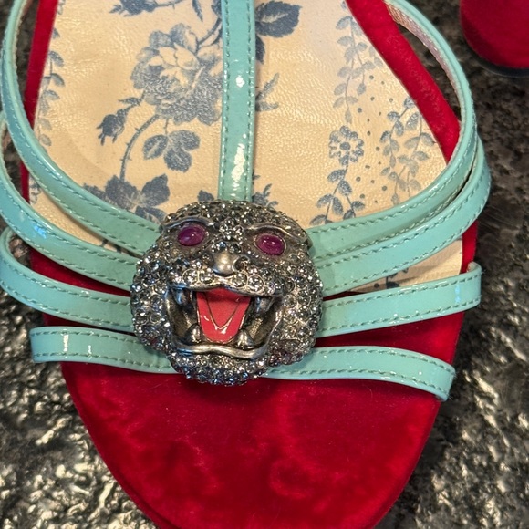 Gucci Wangy red velvet with crystal feline. Beautiful!! - Picture 3 of 5